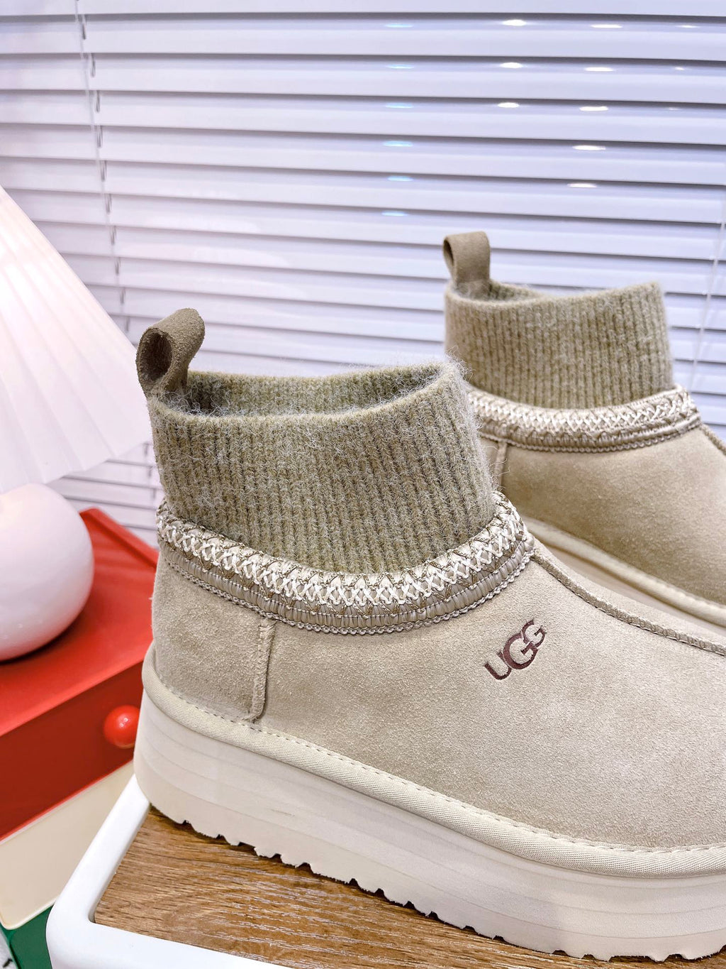 SNOW BOOTS IN DESERT BROWN SUEDE WITH ETHNIC STYLE SOCK