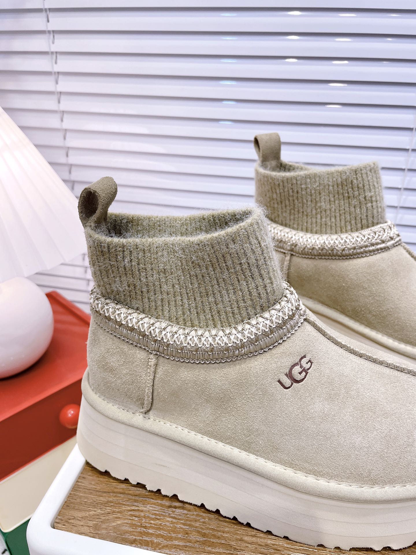 SNOW BOOTS IN DESERT BROWN SUEDE WITH ETHNIC STYLE SOCK