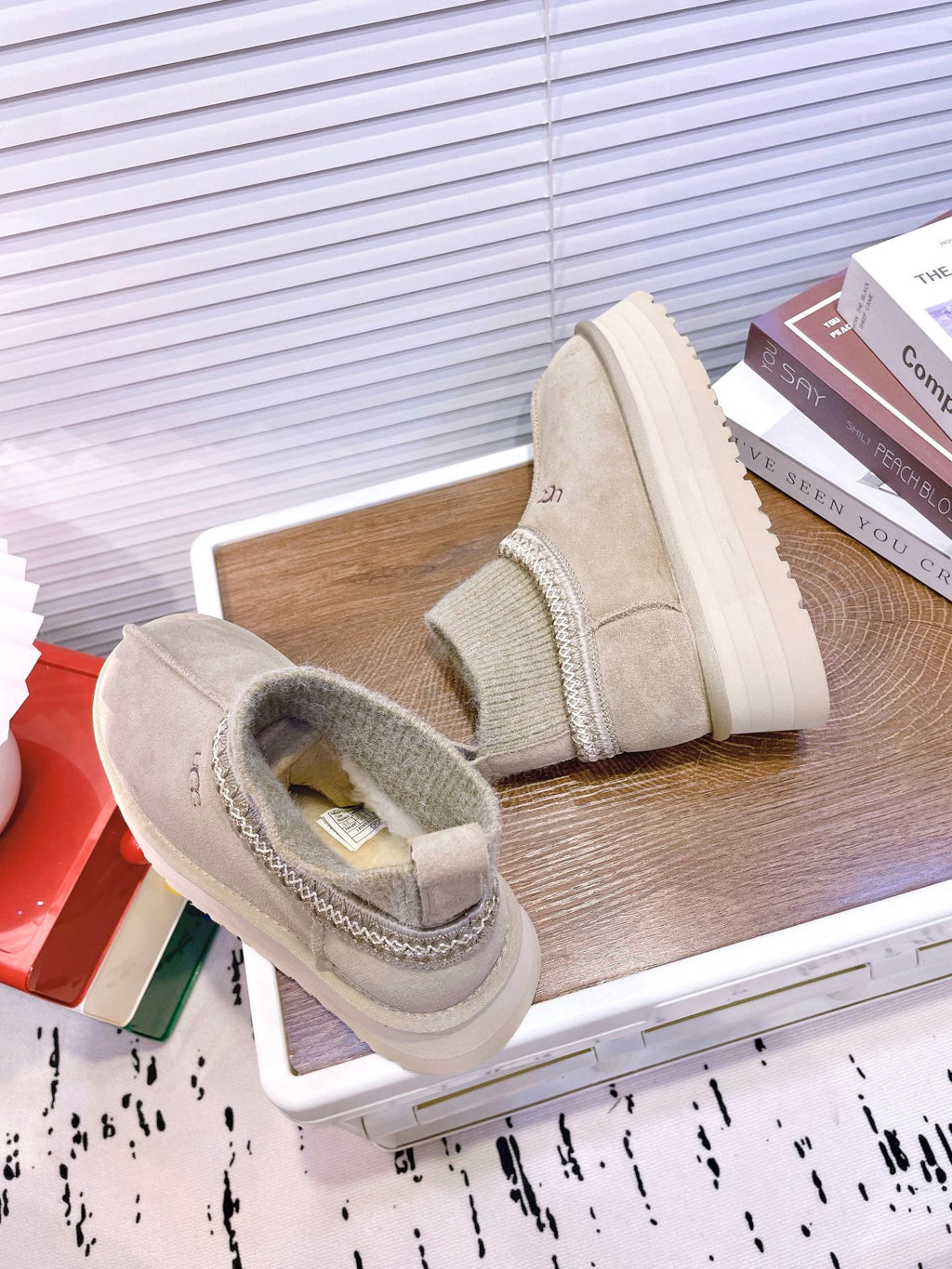 SNOW BOOTS IN DESERT BROWN SUEDE WITH ETHNIC STYLE SOCK