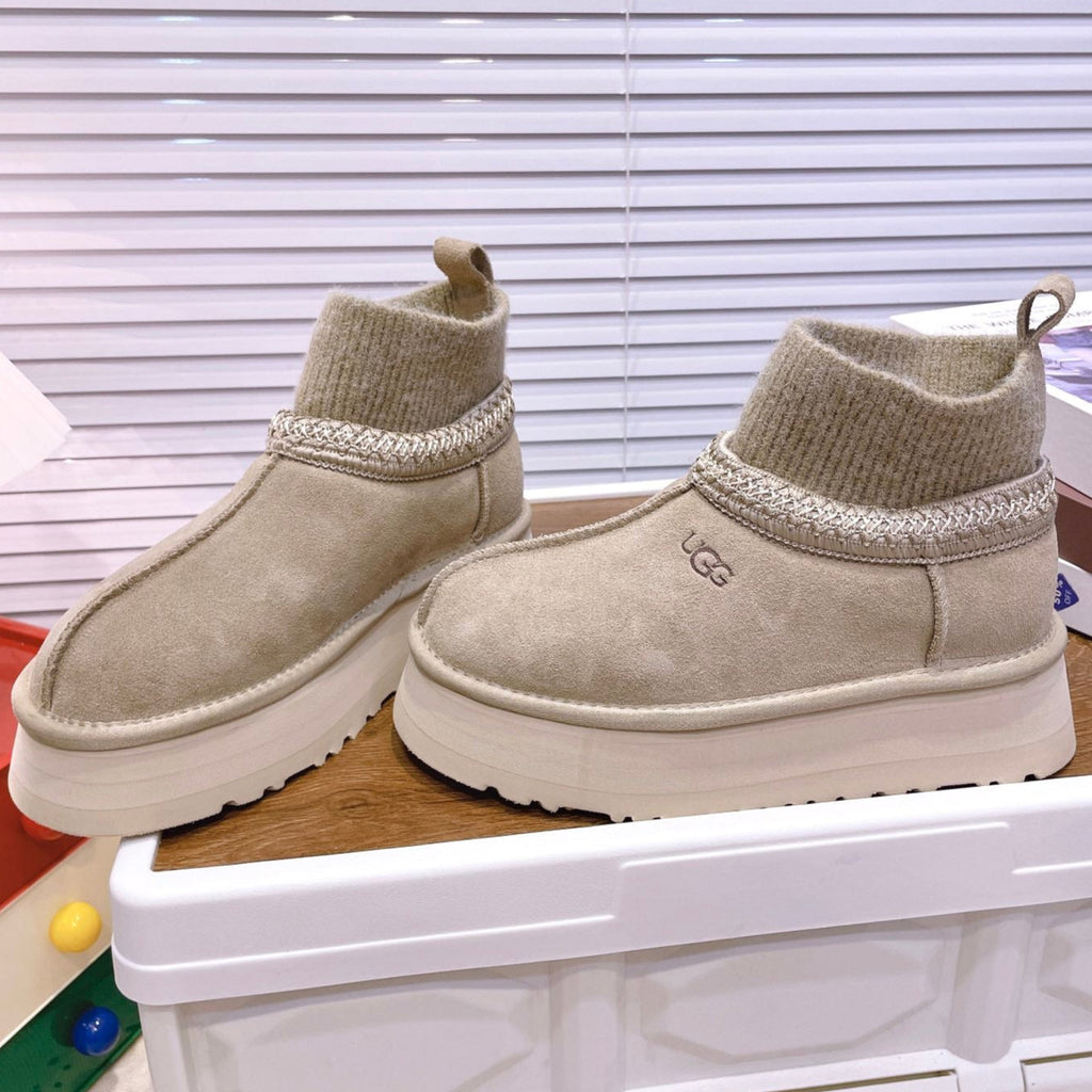 SNOW BOOTS IN DESERT BROWN SUEDE WITH ETHNIC STYLE SOCK