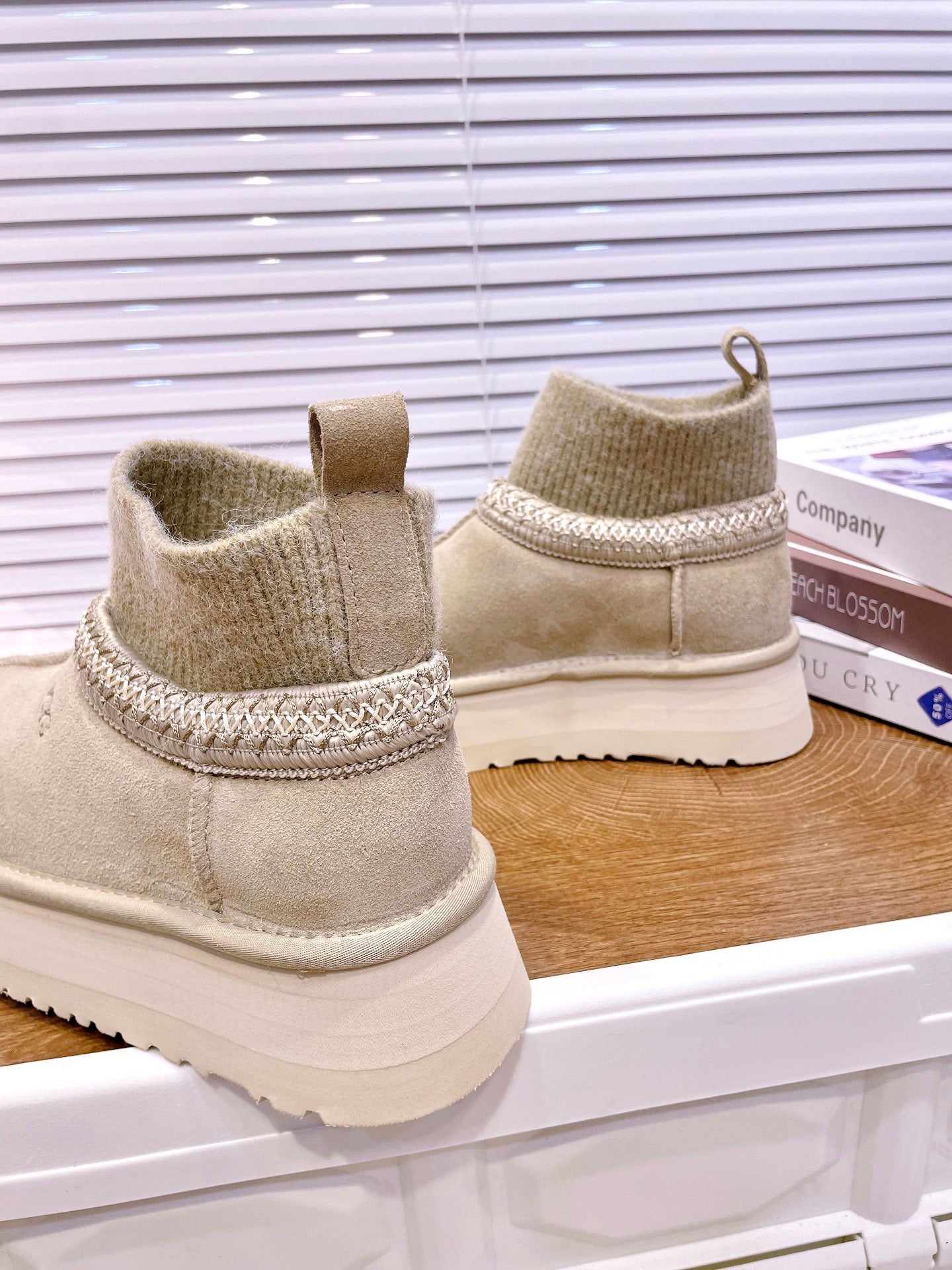 SNOW BOOTS IN DESERT BROWN SUEDE WITH ETHNIC STYLE SOCK
