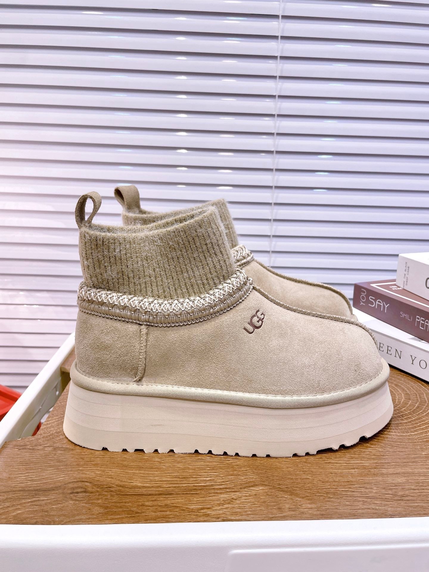 SNOW BOOTS IN DESERT BROWN SUEDE WITH ETHNIC STYLE SOCK