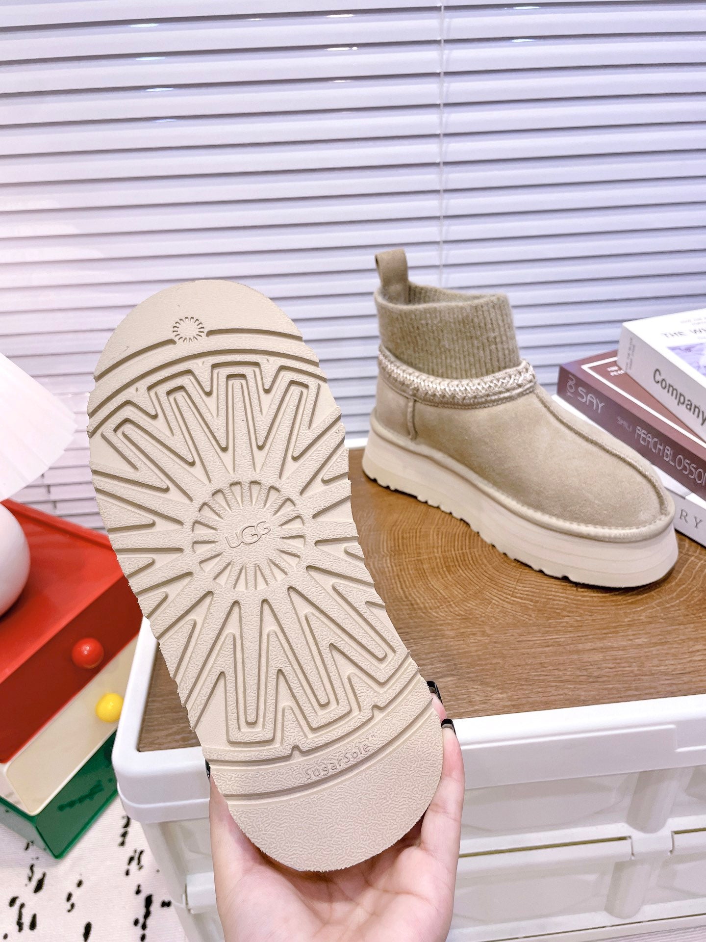 SNOW BOOTS IN DESERT BROWN SUEDE WITH ETHNIC STYLE SOCK