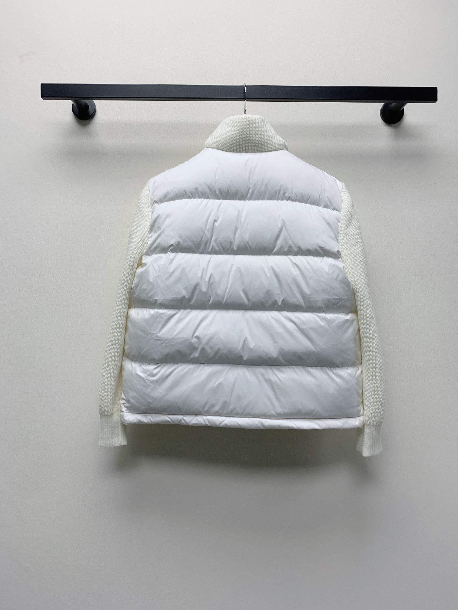 MONCLER 25S JACKET IN WHITE 001