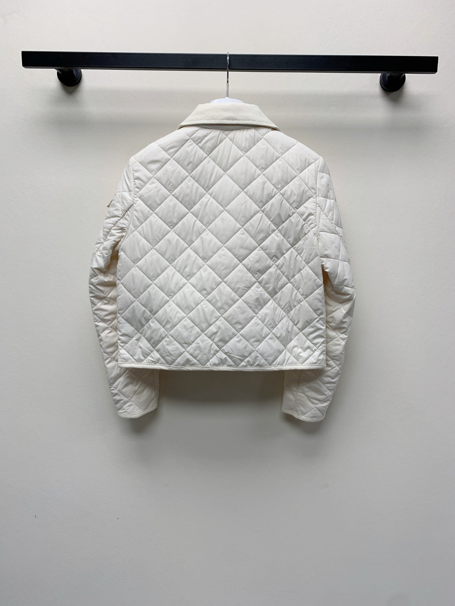 MONCLER 25S JACKET IN WHITE 078