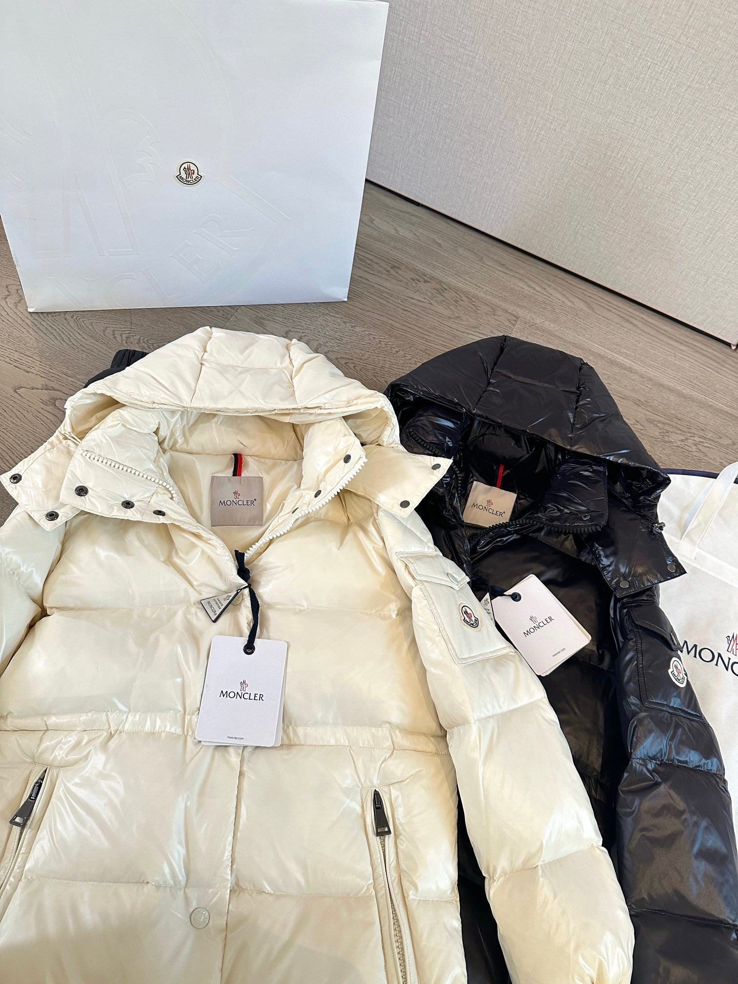 MONCLER 25S DOWN JACKET 305