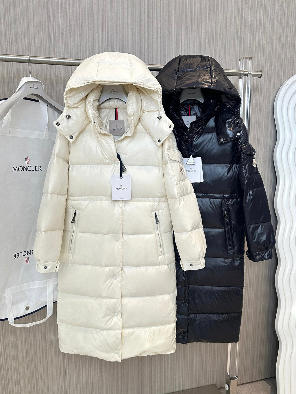 MONCLER 25S DOWN JACKET 305