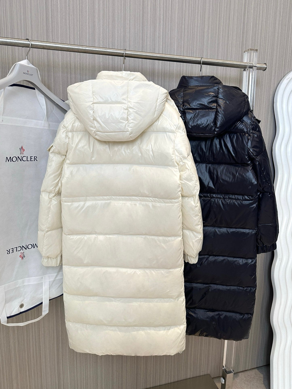 MONCLER 25S DOWN JACKET 305