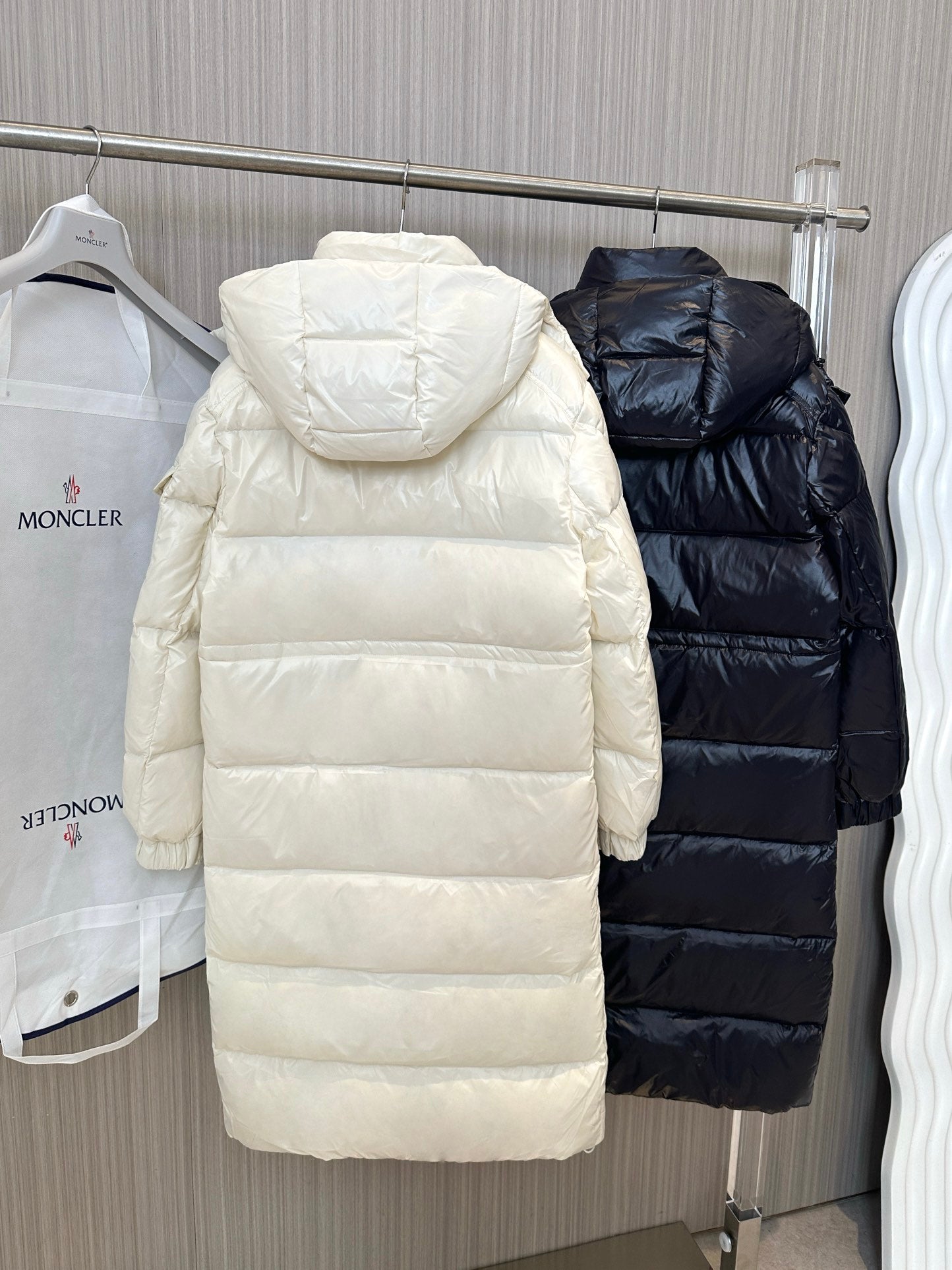 MONCLER 25S DOWN JACKET 305