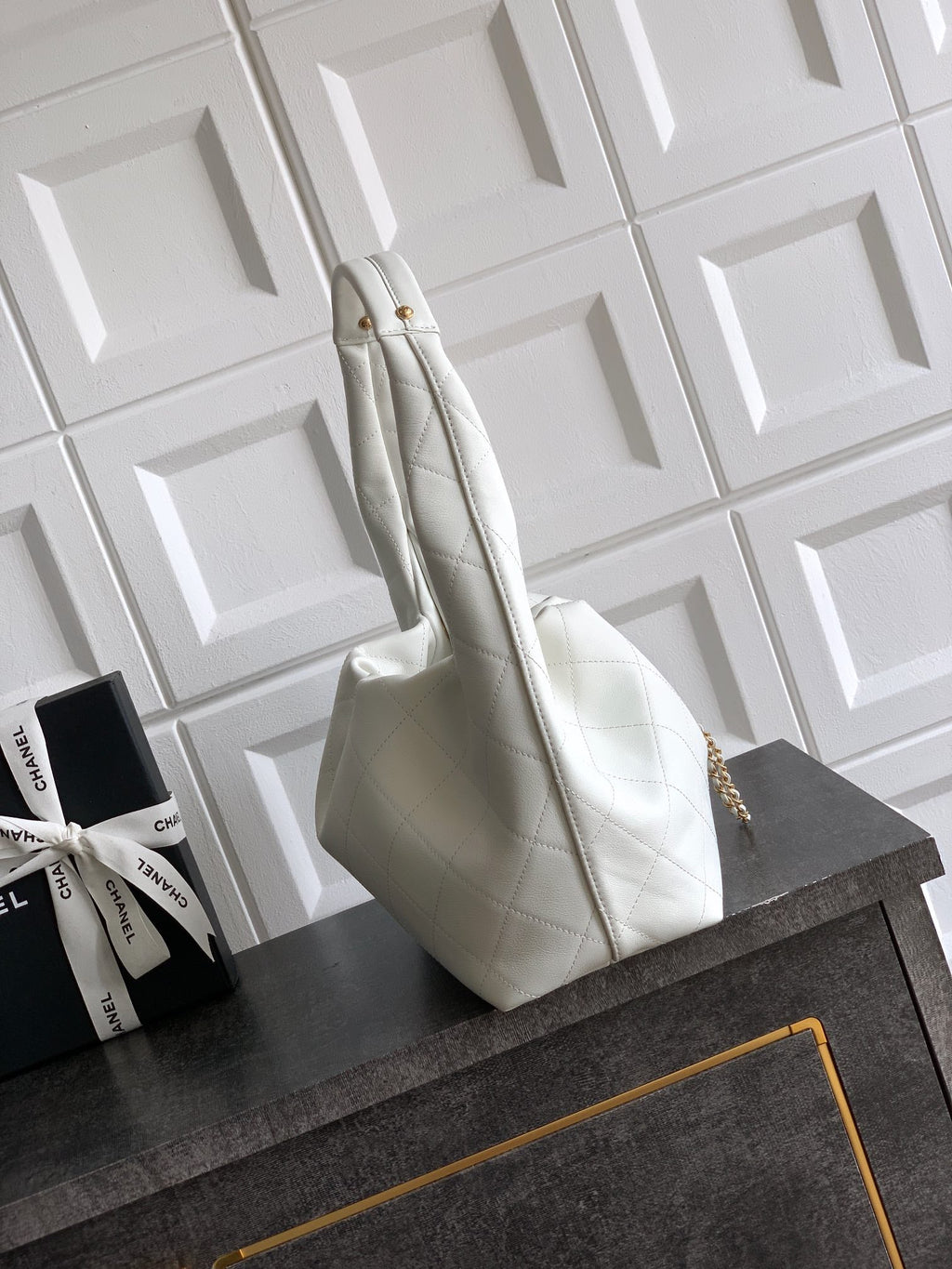 CC 26C LARGE HOBO BAG 29CM IN WHITE CALFSKIN GOLD HARDWARE