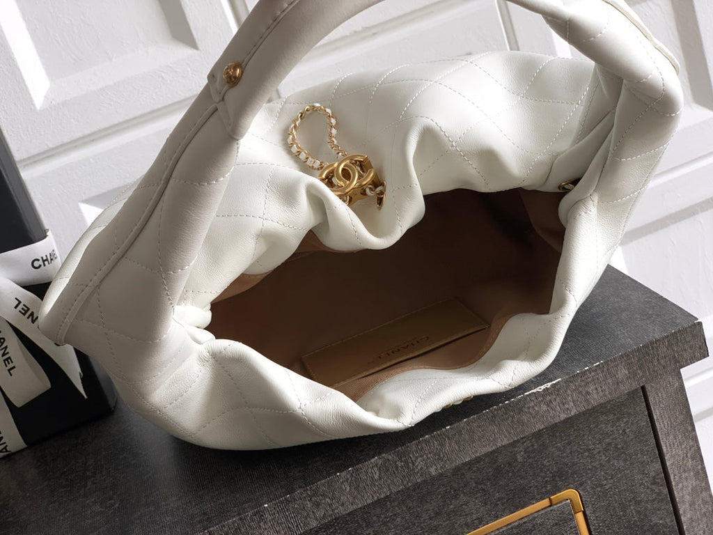 CC 26C LARGE HOBO BAG 29CM IN WHITE CALFSKIN GOLD HARDWARE