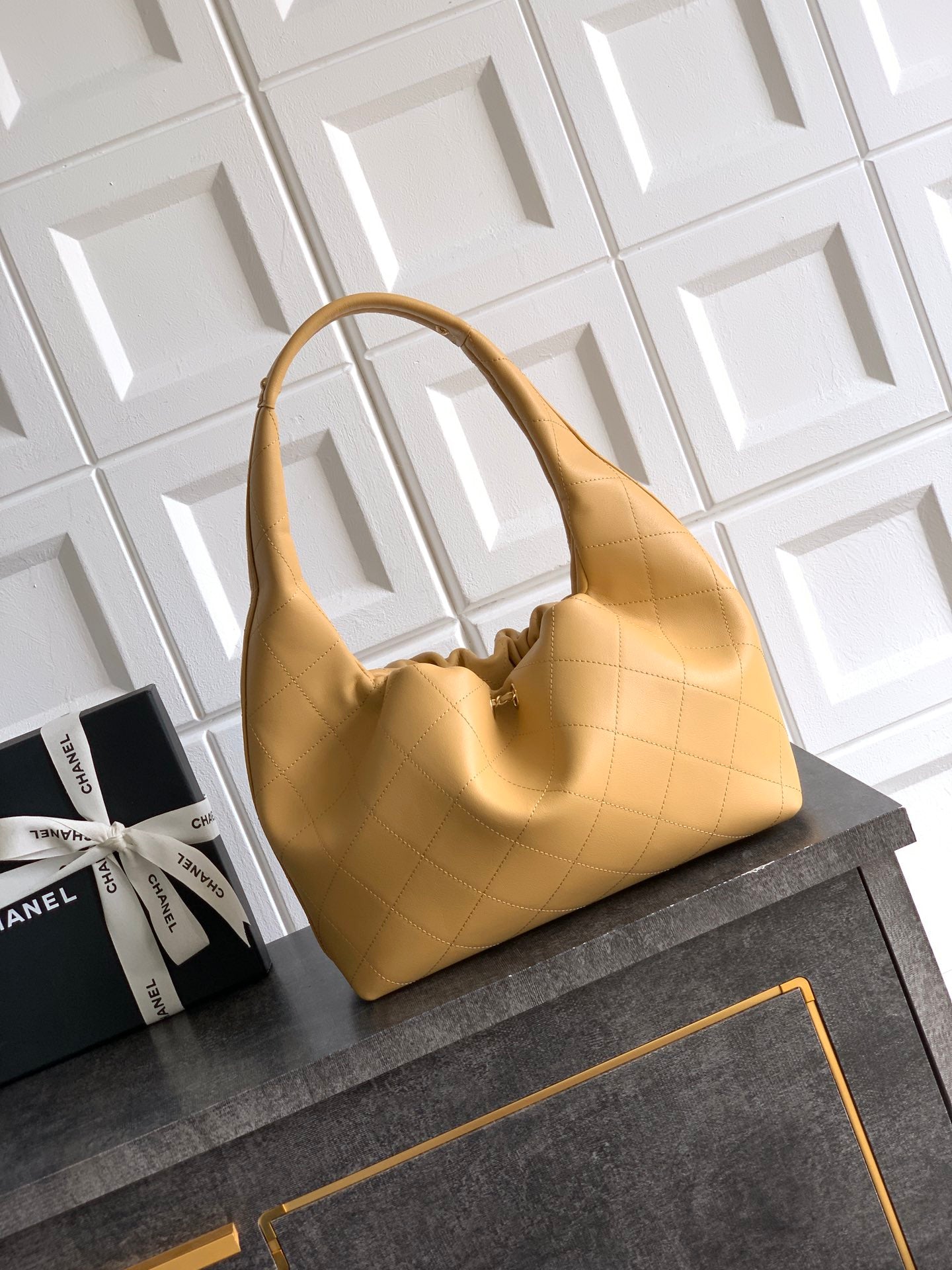 CC 26C LARGE HOBO BAG 29CM IN BEIGE CALFSKIN GOLD HARDWARE