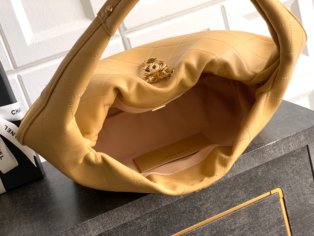 CC 26C LARGE HOBO BAG 29CM IN BEIGE CALFSKIN GOLD HARDWARE