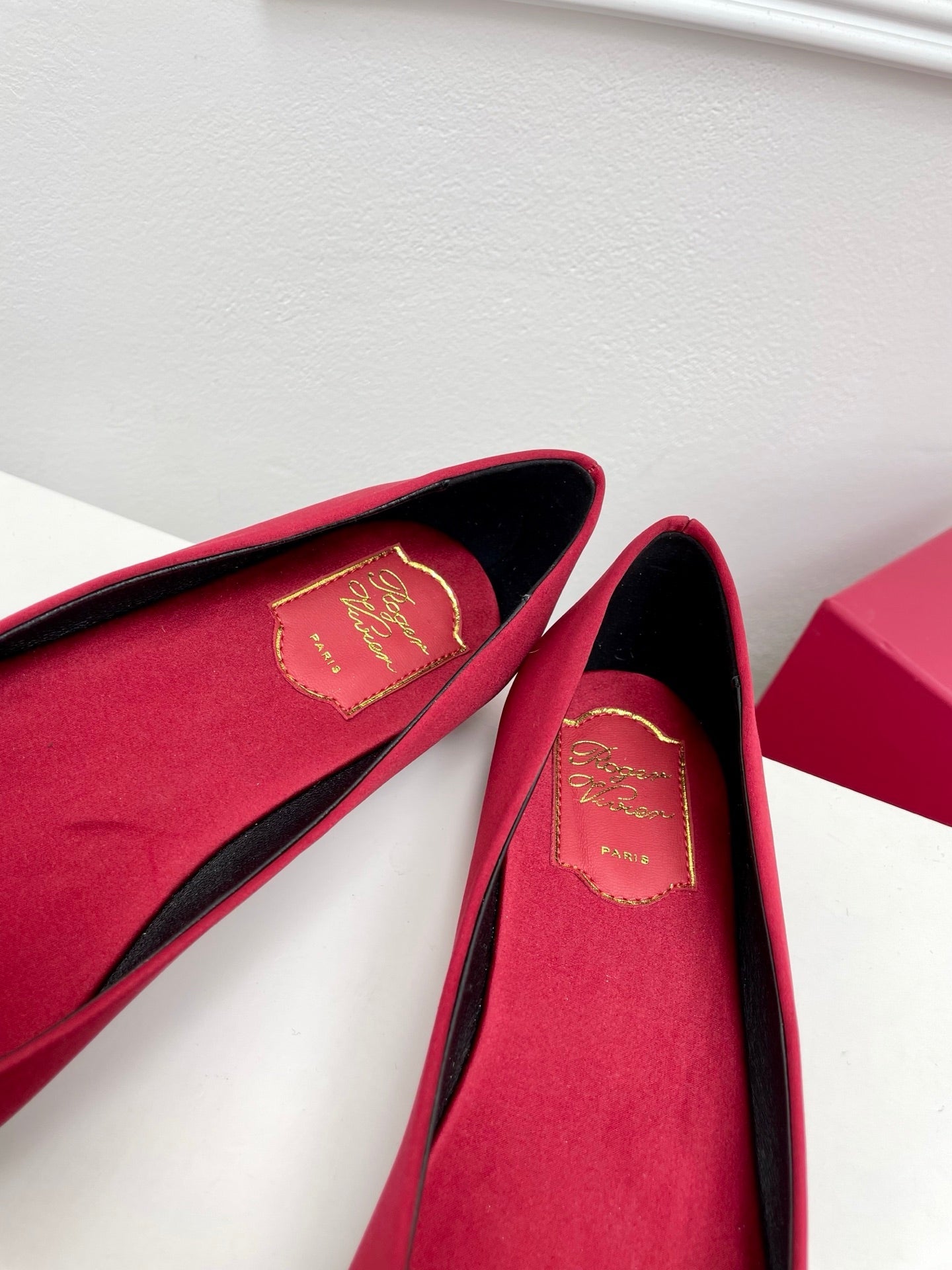 EFFLORESCENCE BALLERINAS IN RED GLITTER FABRIC