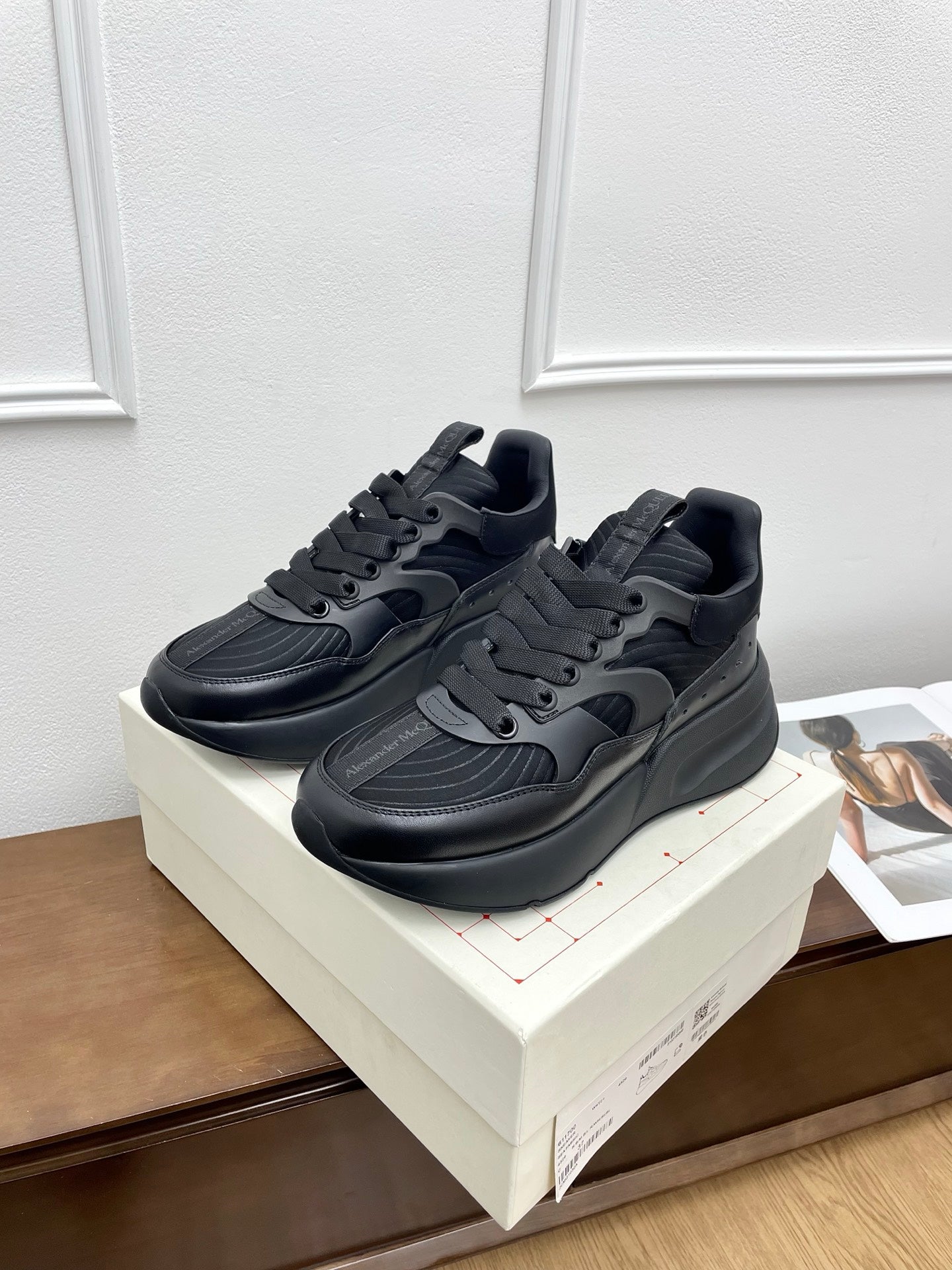 OVERSIZED RUNNER SNEAKERS IN BLACK CALFSKIN AND FABRIC