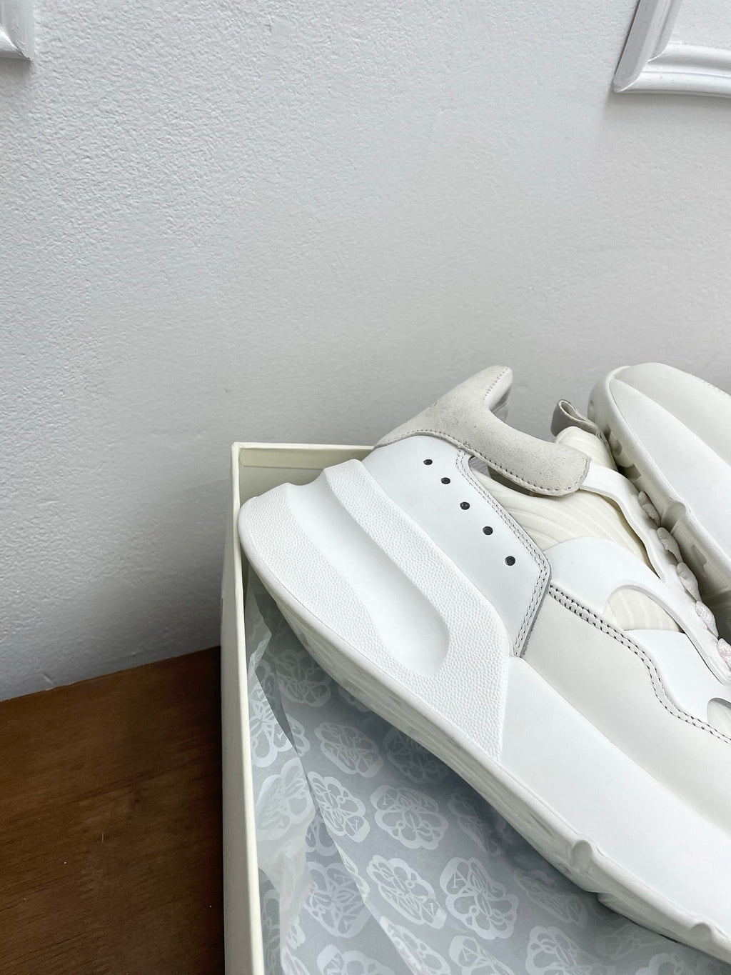 OVERSIZED RUNNER SNEAKERS IN OFF WHITE CALFSKIN AND FABRIC