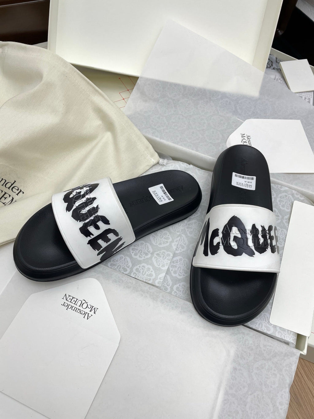 SLIDES SANDAL IN BLACK TPU WHITE STRAP WITH LOGO GRAPHIC