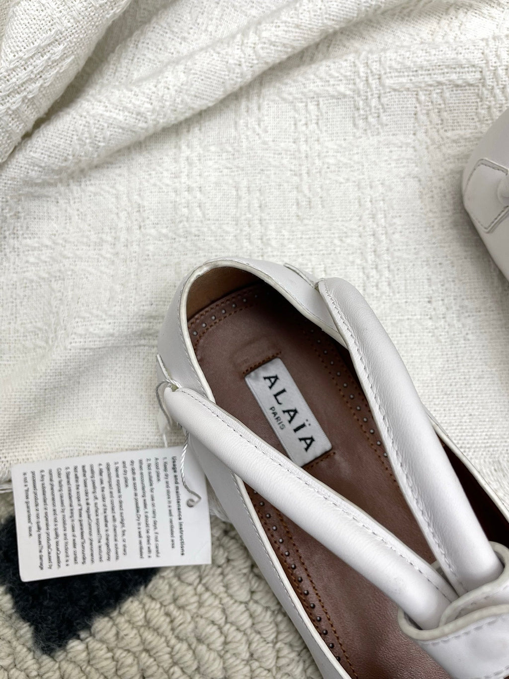 ALAIA 26S BALLET TECKEL IN WHITE CALFSKIN