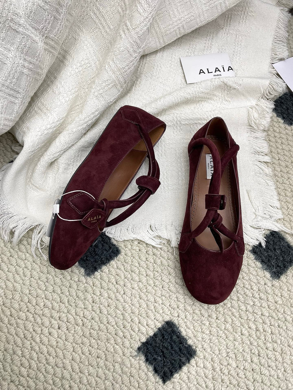 ALAIA 26S BALLET TECKEL IN DARK RED SUEDE