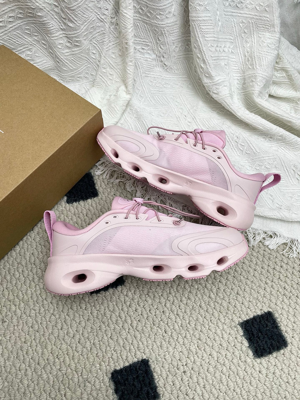 LOEWE 26S CLOUDSOLO SNEAKERS IN LIGHT PINK RECYCLED POLYESTER