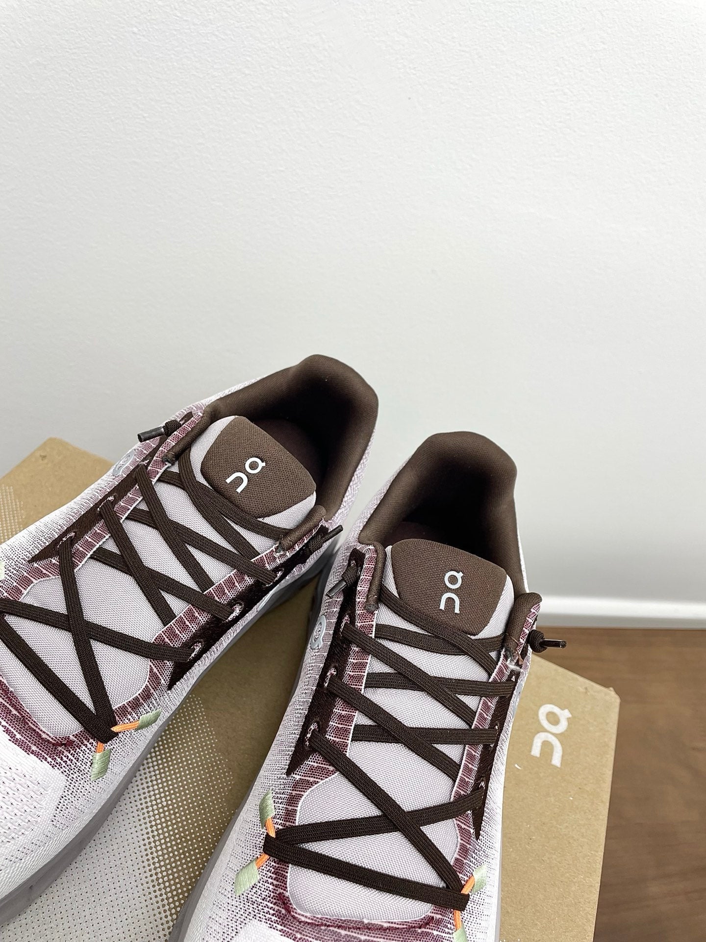 LOEWE 26S CLOUDTILT SNEAKER IN DARK BROWN IVORY RECYCLED POLYESTER