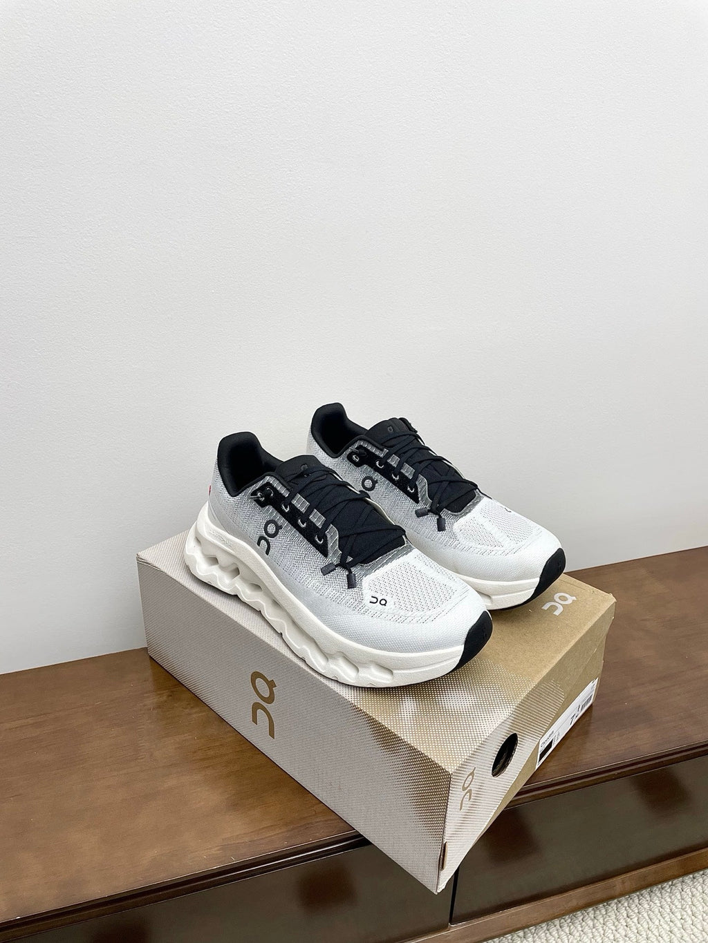 LOEWE 26S CLOUDTILT SNEAKER IN BLACK IVORY RECYCLED POLYESTER
