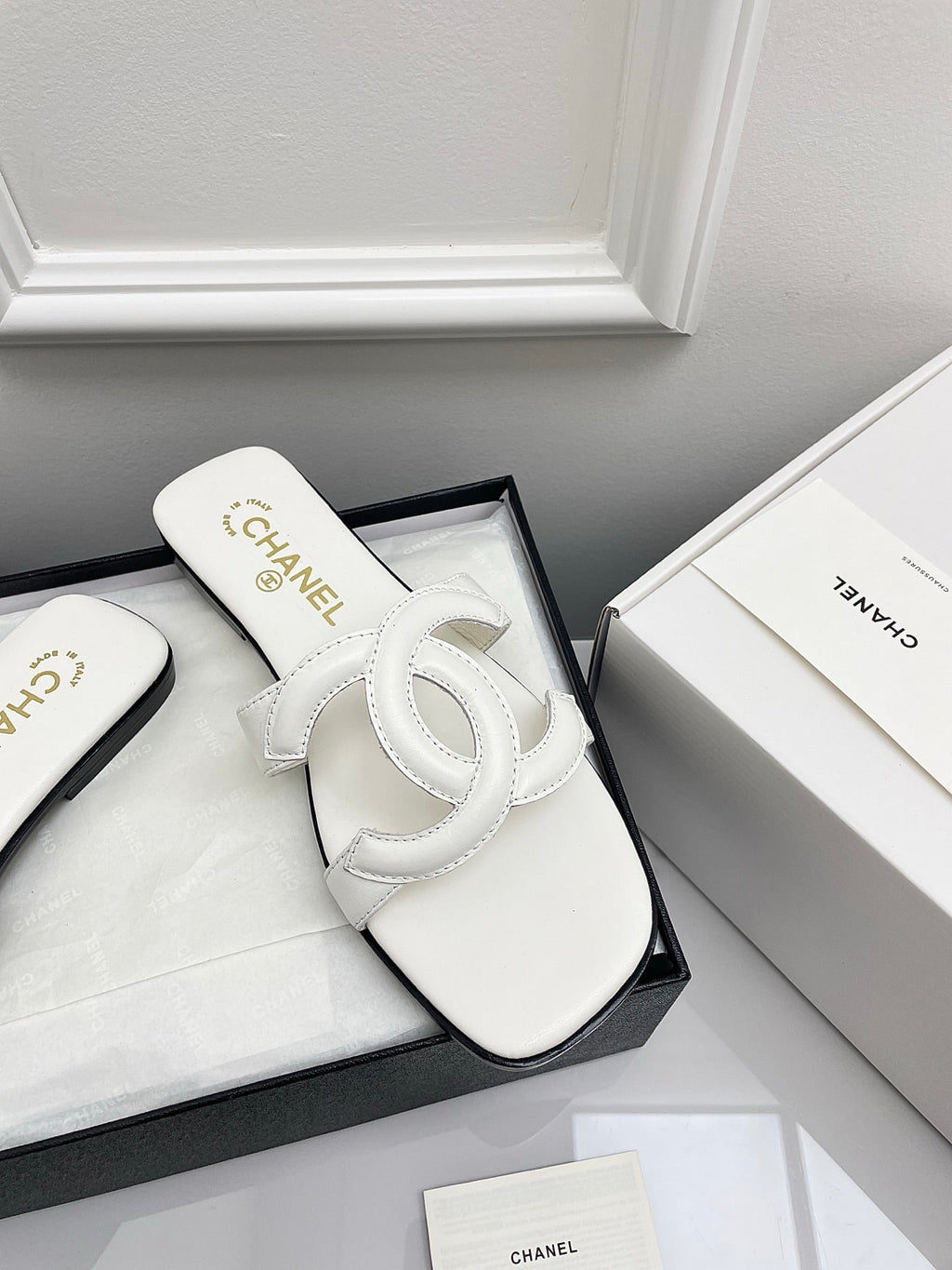 CHANEL CC LOGO MULES IN WHITE CALFSKIN