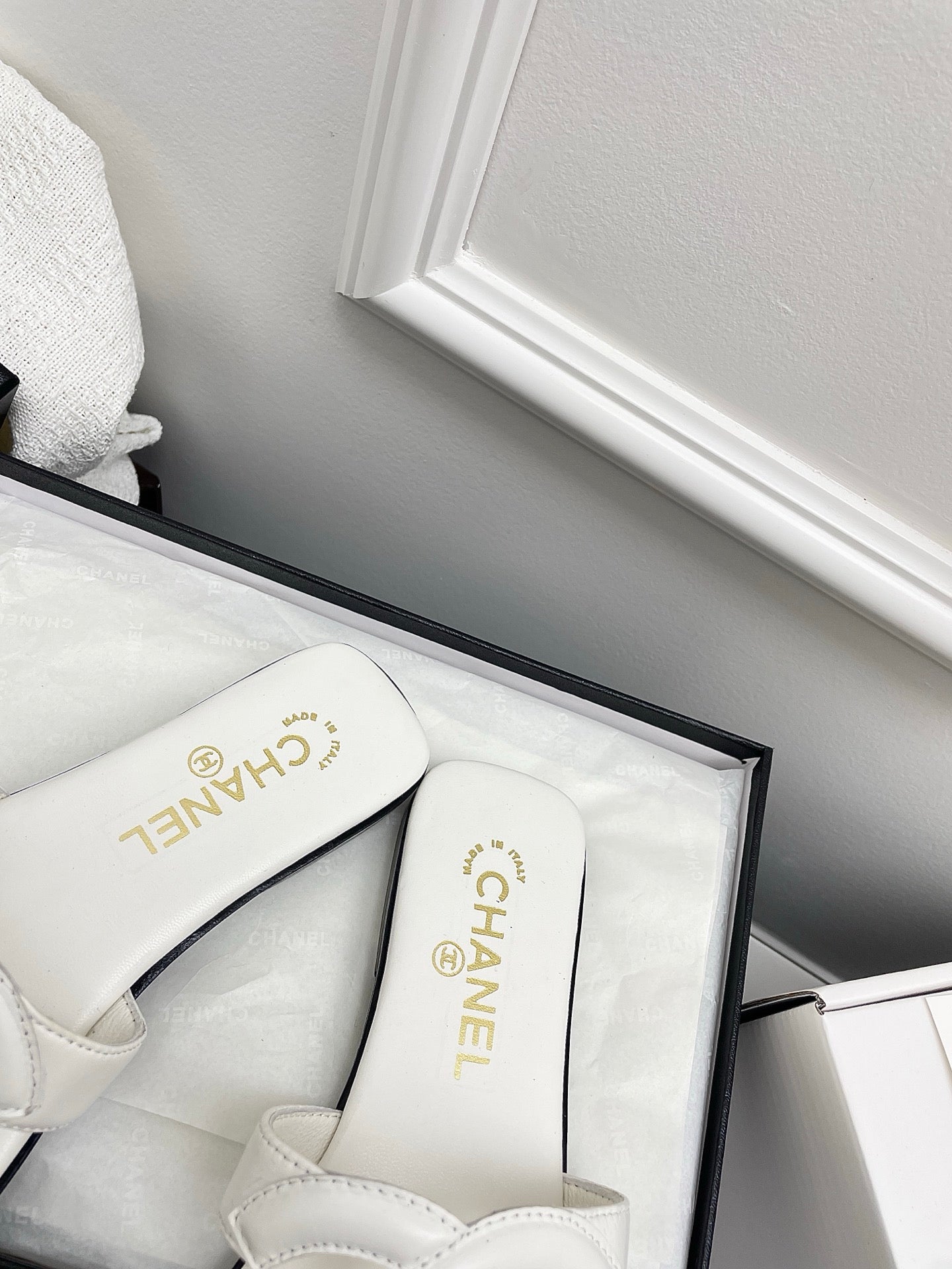 CHANEL CC LOGO MULES IN WHITE CALFSKIN