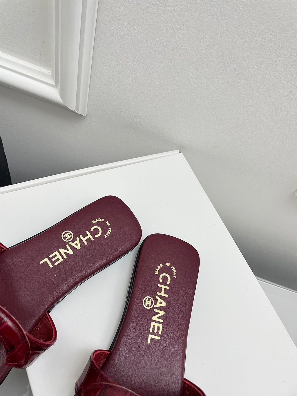 CHANEL CC LOGO MULES IN BURGUNDY CALFSKIN