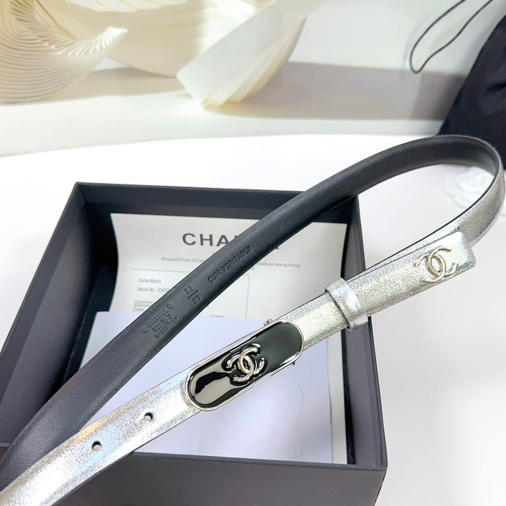 CC BELT 20 MM IN SILVER SMOOTH CALFSKIN WITH BLACK METAL BUCKLE