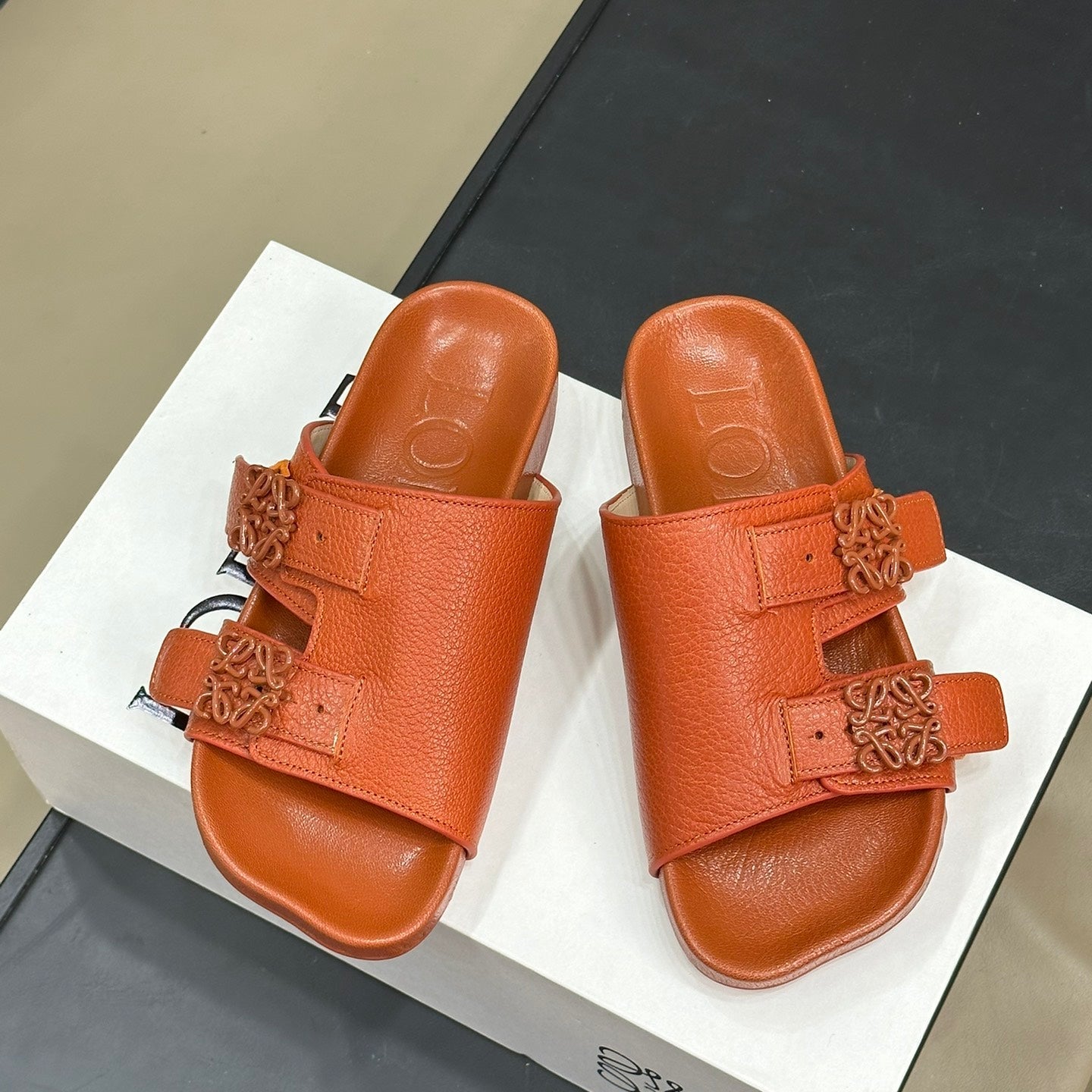 LOEWE 26S EASE SLIDE IN ORANGE CALFSKIN