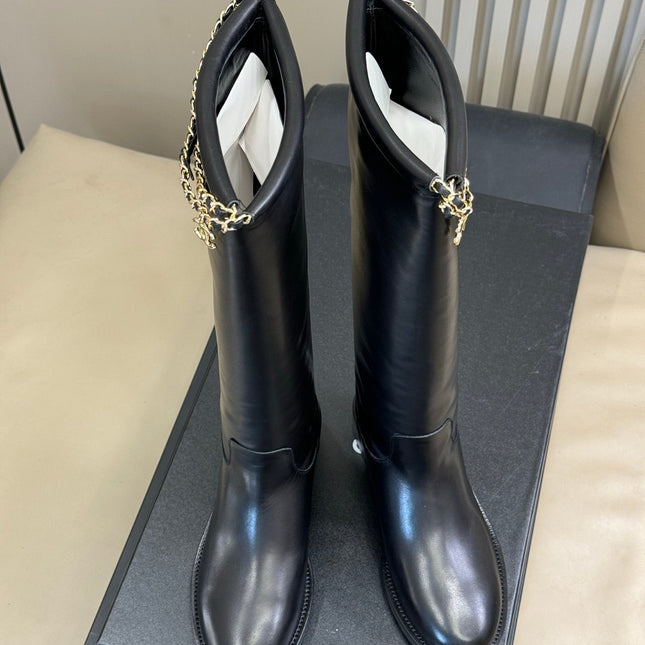CC CHAIN LONG BOOTS IN BLACK CALFSKIN