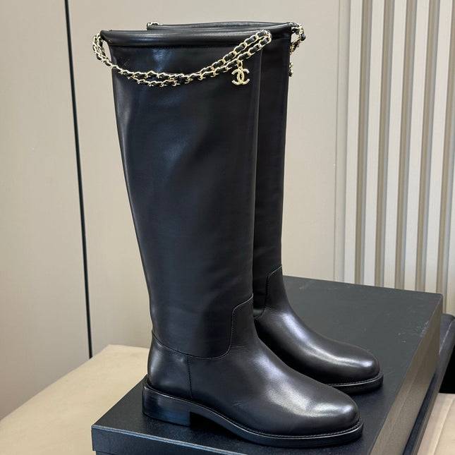 CC CHAIN LONG BOOTS IN BLACK CALFSKIN
