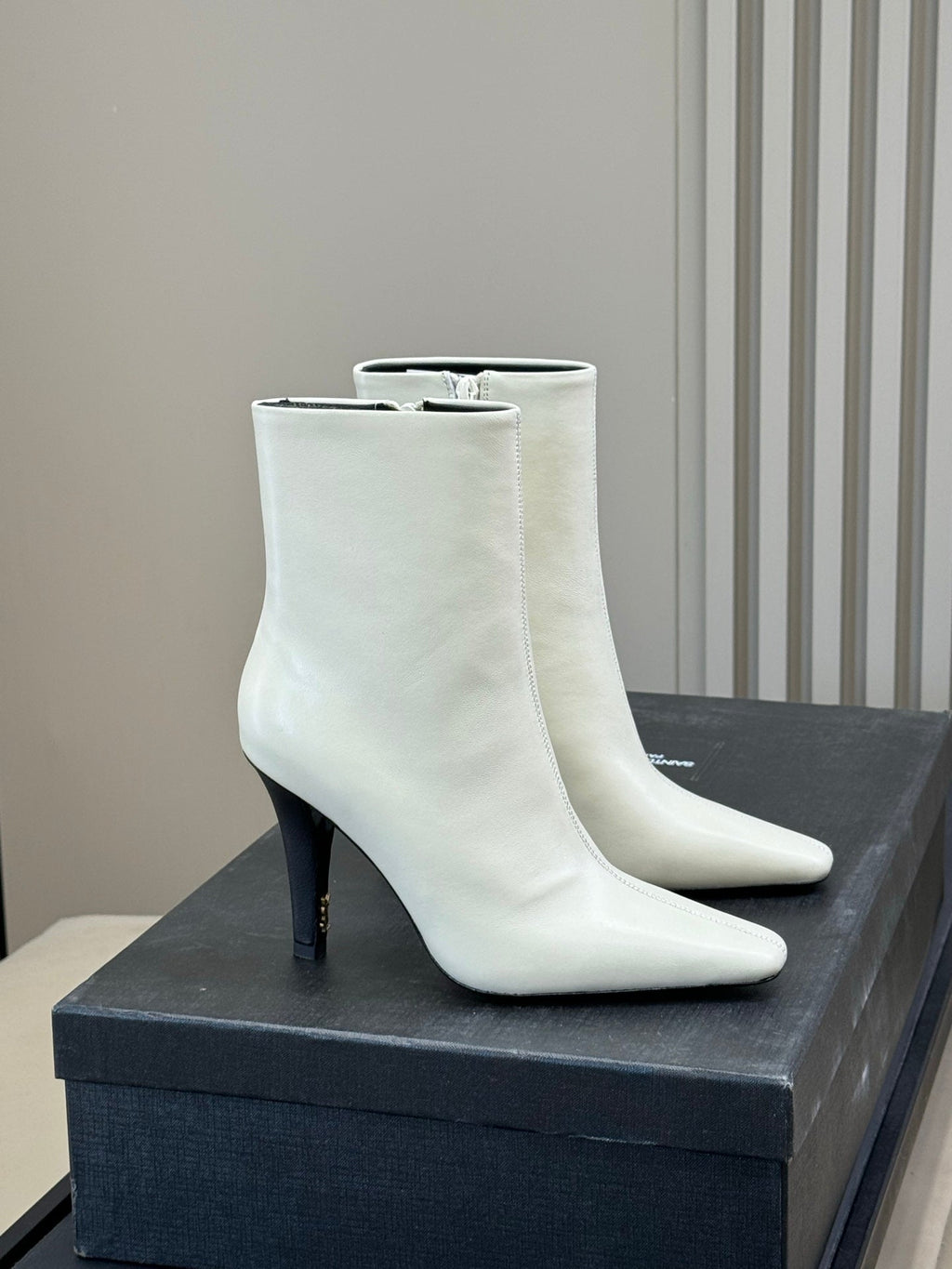 YSL 26S HEELED BOOTS IN WHITE CALFSKIN