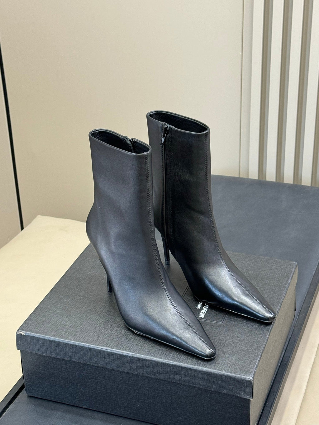 YSL 26S ZIPPERED HEELED BOOTS IN BLACK CALFSKIN