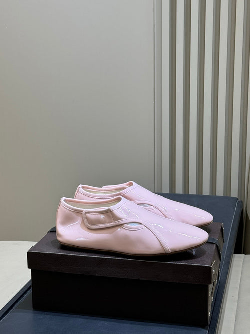 ALAIA 26S FLAT LOAFERS IN LIGHT PINK GLOSSY LAMBSKIN