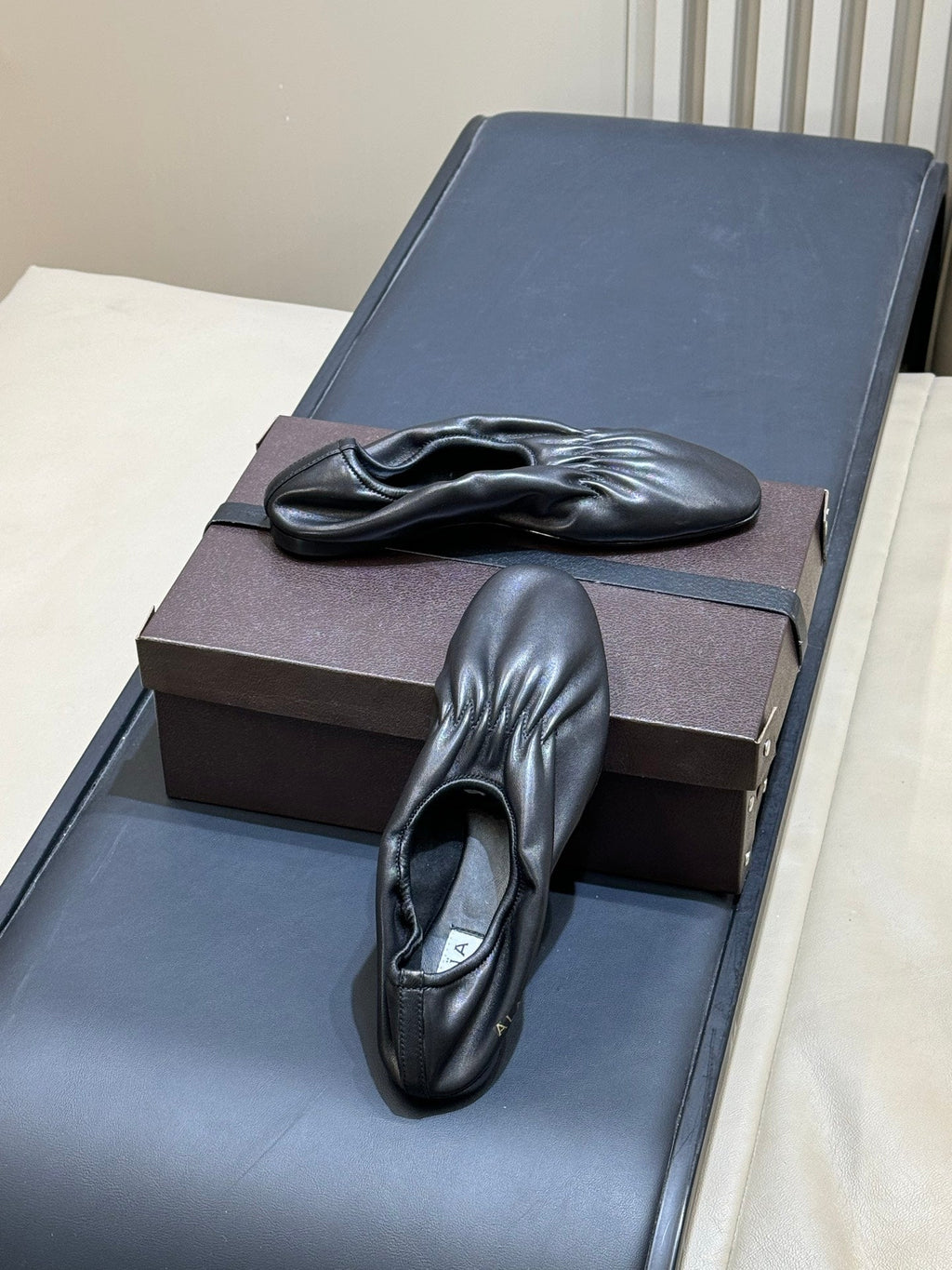 ALAIA 26S KNIT BALLET FLATS IN BLACK LAMBSKIN
