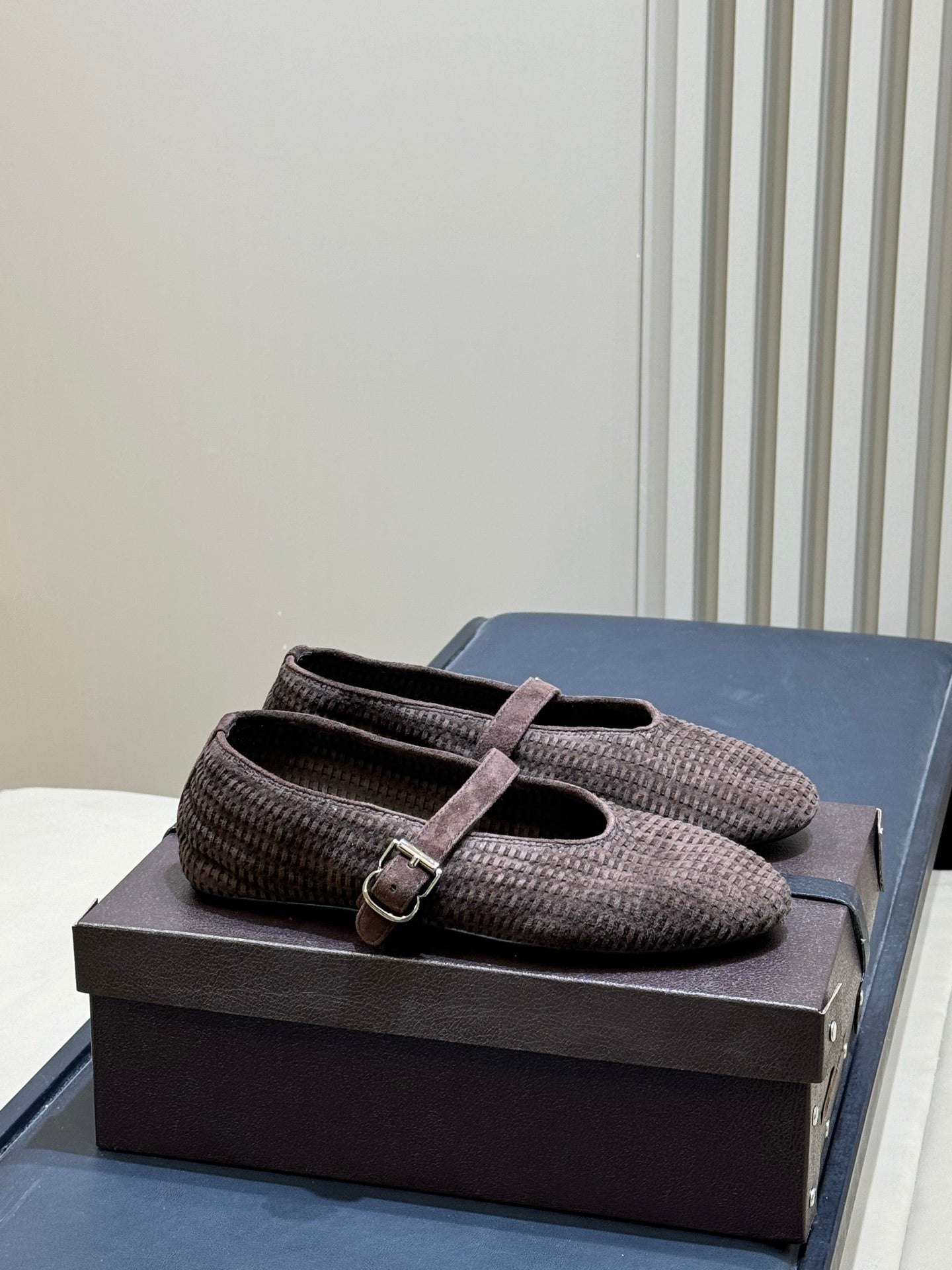 ALAIA 26S KNIT BALLET FLATS IN DARK BROWN SUEDE