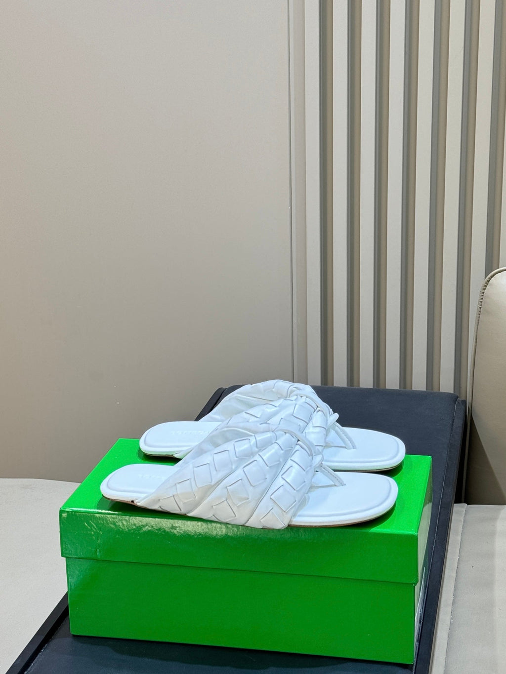 BOTTEGA VENETA 26S THONG SANDALS IN WHITE LAMBSKIN