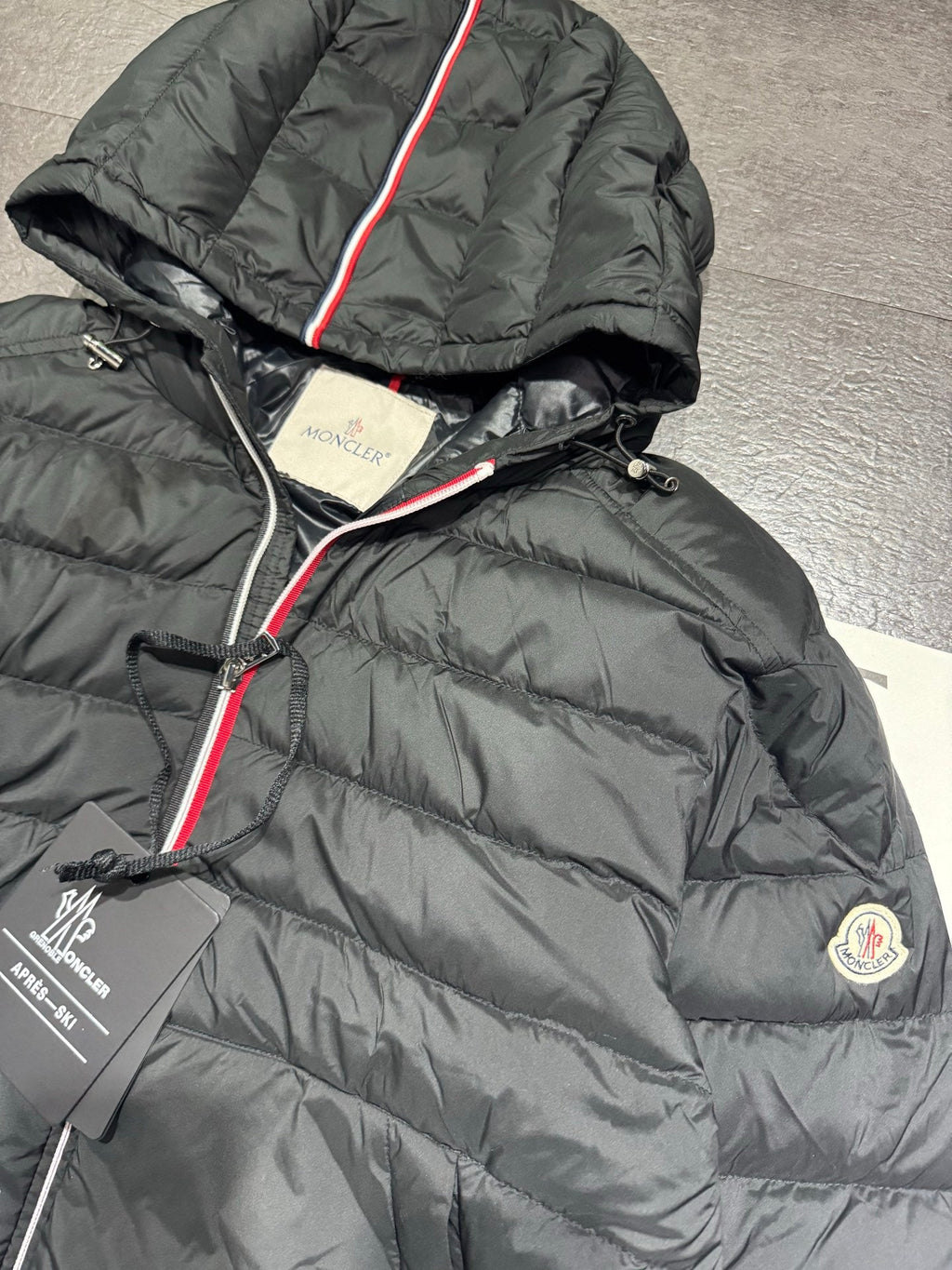 MONCLER 25S SHORT HOODED JACKET 322
