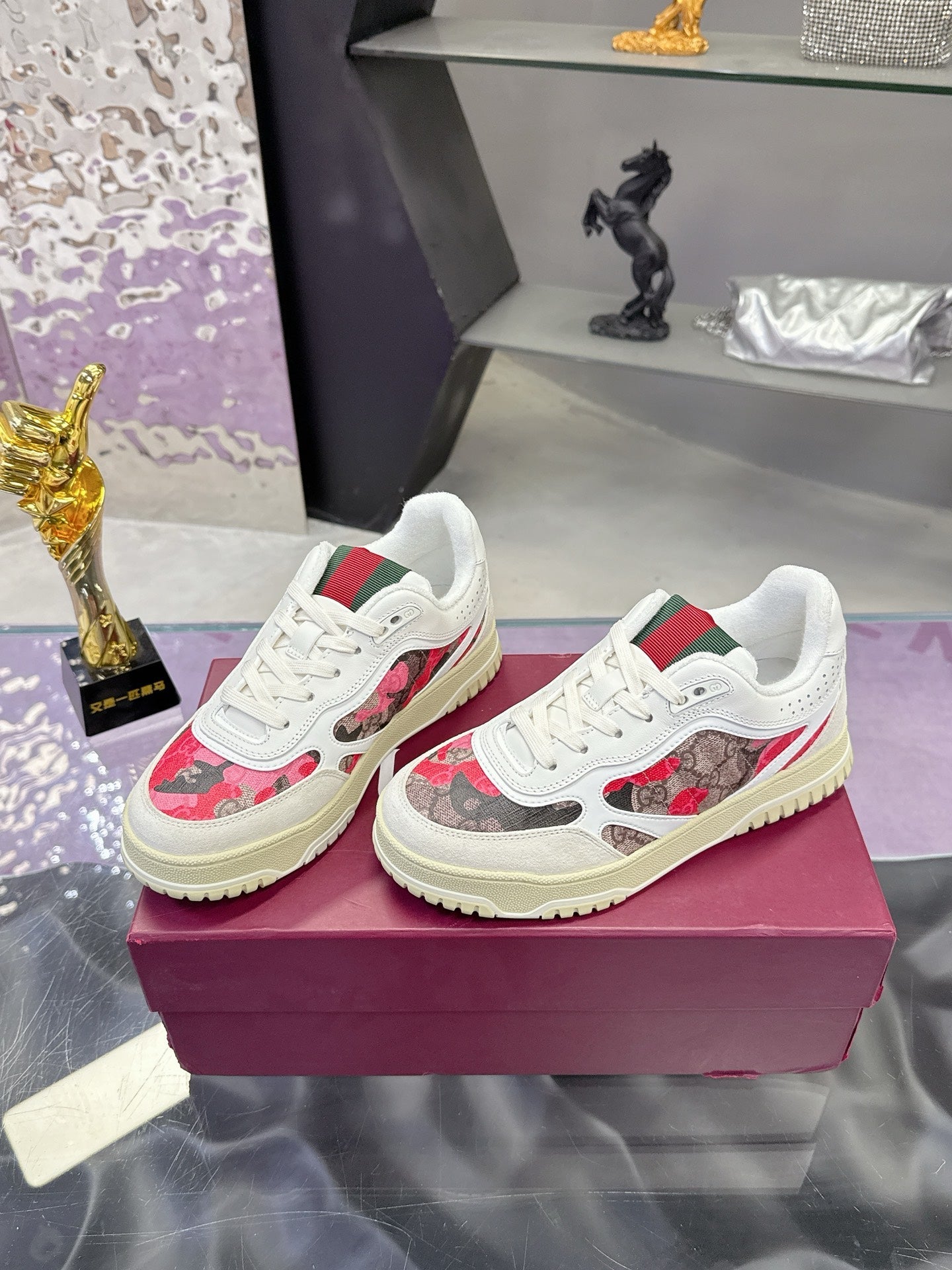 GUCCI 26S SNEAKER IN WHITE AND RED CALFSKIN