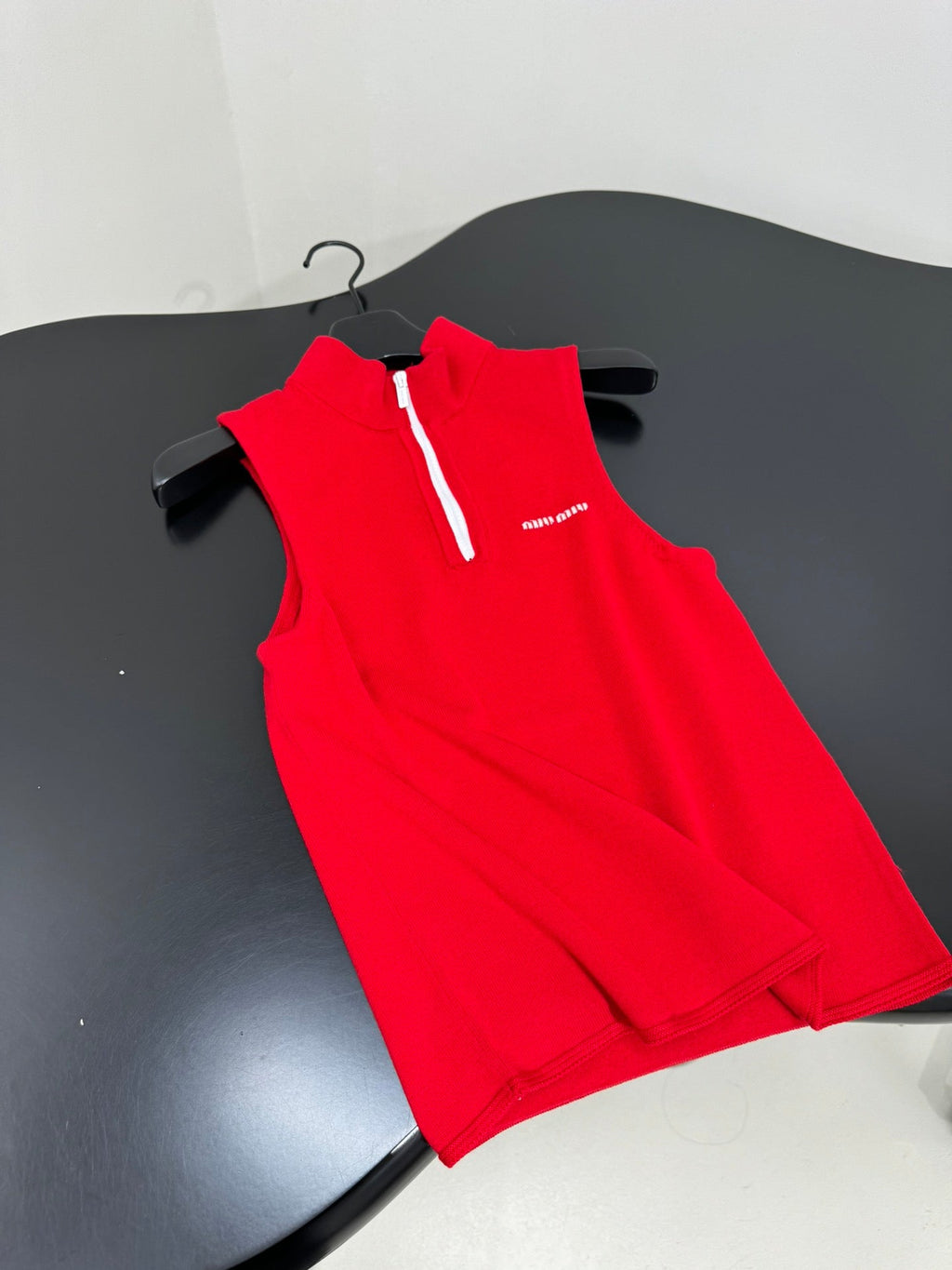 MIUMIU KNIT VEST STYLE 570
