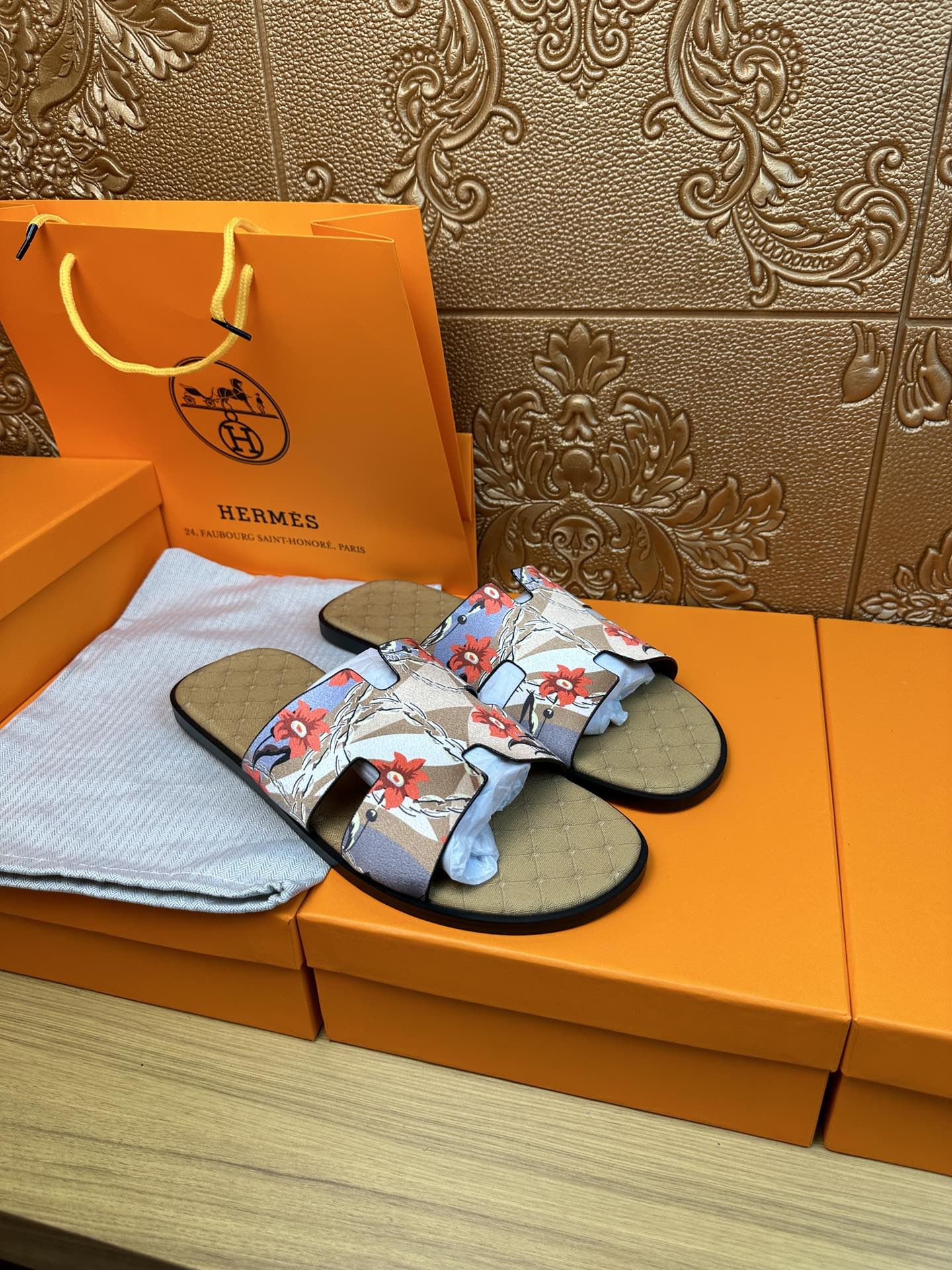 HM IZMIR SANDAL MUSTARD SUEDE WITH FLOWER MOTIF