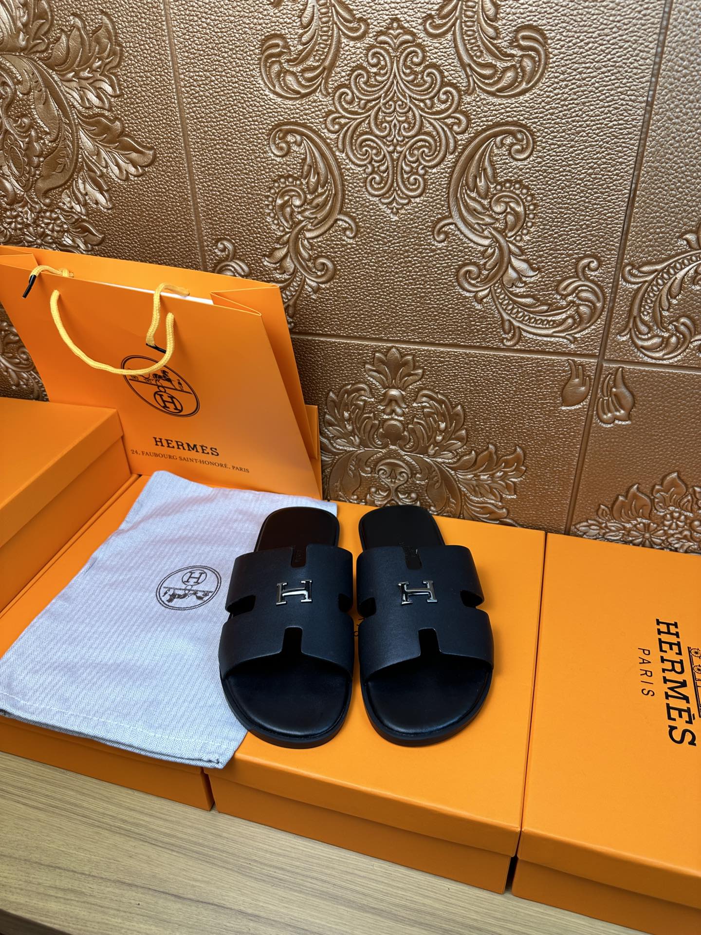 HM IZMIR H-BUCKLE SANDAL BLACK CALFSKIN