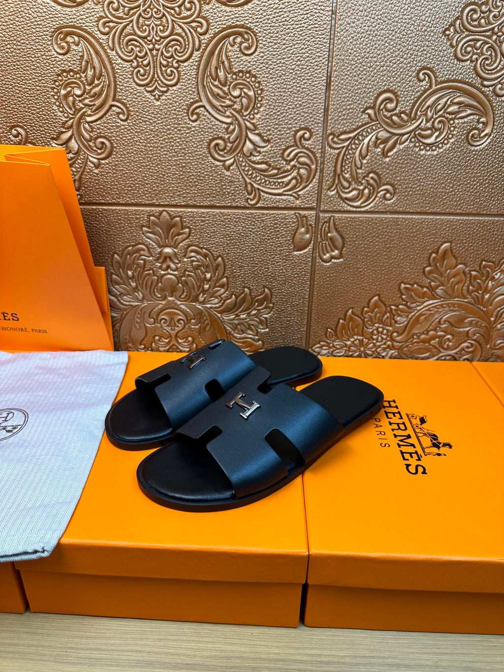 HM IZMIR H-BUCKLE SANDAL BLACK CALFSKIN