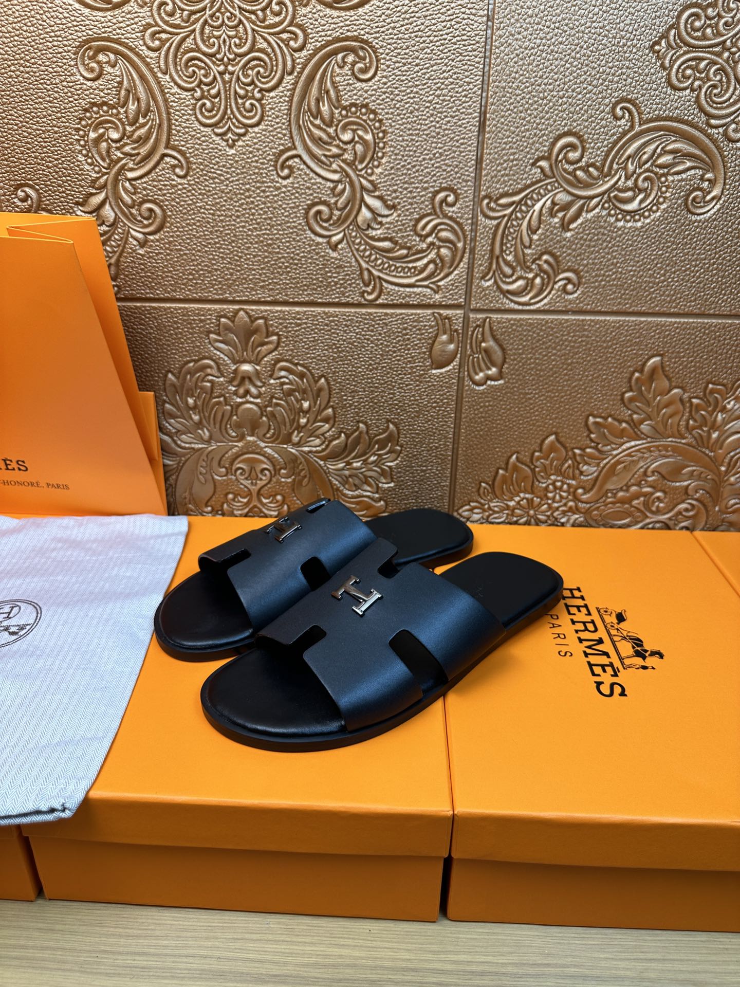 HM IZMIR H-BUCKLE SANDAL BLACK CALFSKIN