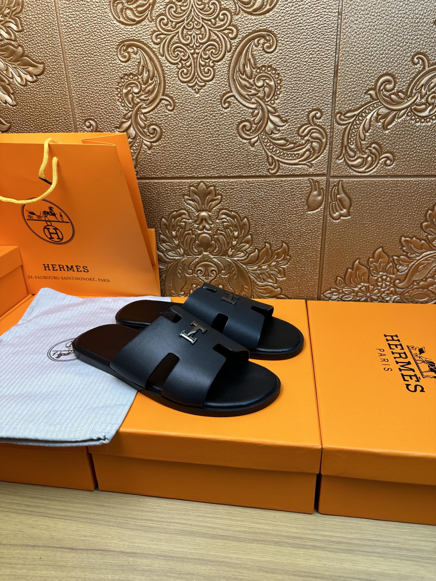 HM IZMIR H-BUCKLE SANDAL BLACK CALFSKIN