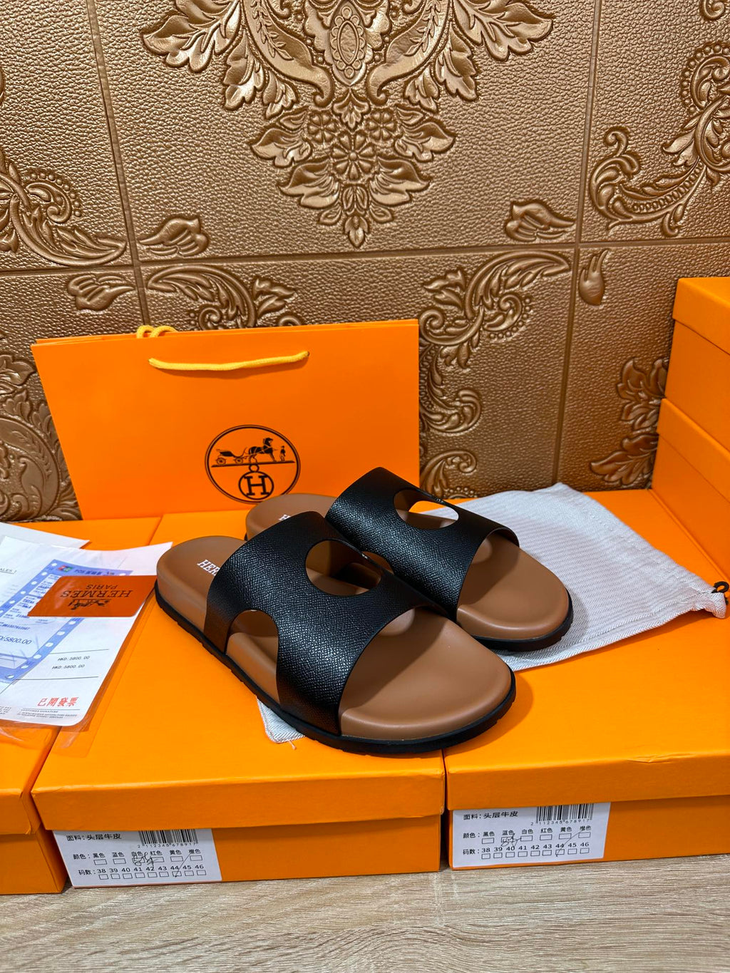HM CIRCLE CUT SANDAL BLACK AND CARAMEL CALFSKIN