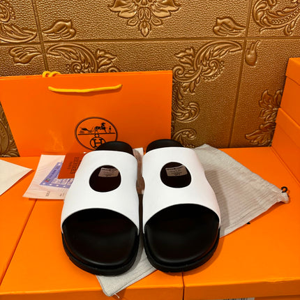 HM CIRCLE CUT SANDAL BLACK AND WHITE CALFSKIN