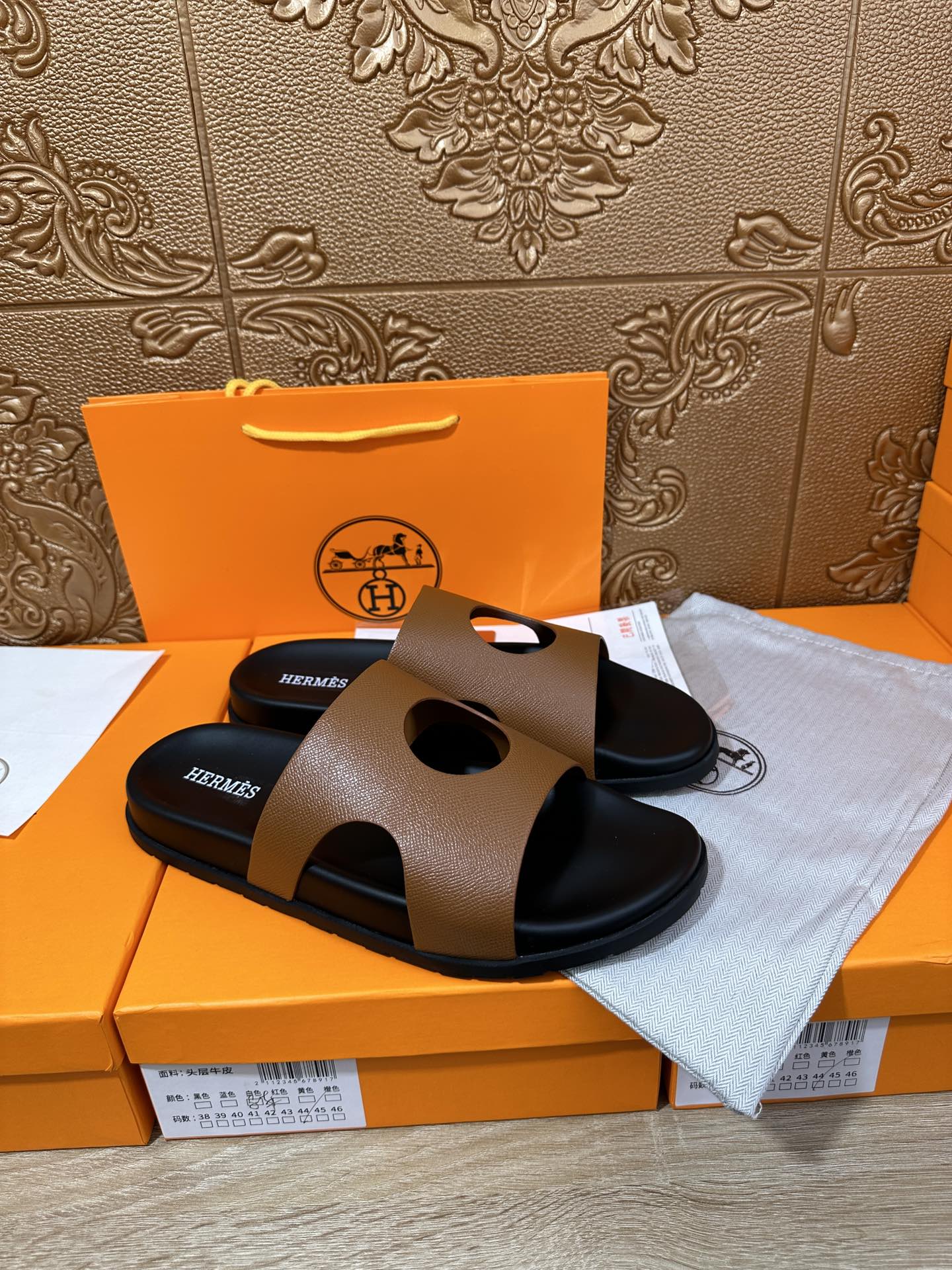 HM CIRCLE CUT SANDAL CARAMEL CALFSKIN
